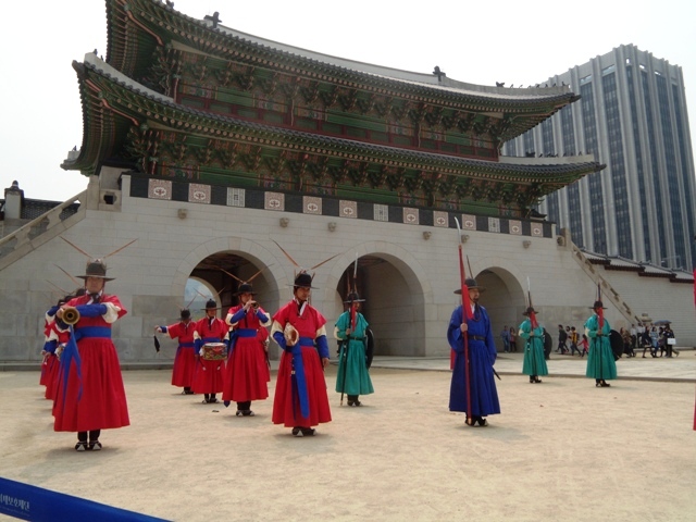 Královský palác Geyongbokgung v Soulu, výměna královské gardy. Foto: Vlaďka Bratršovská 
